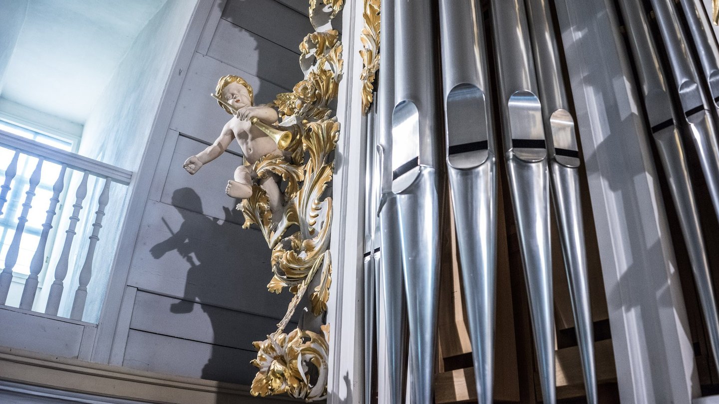 Arnstadt Bachkirche, Orgelansicht mit Engeln
